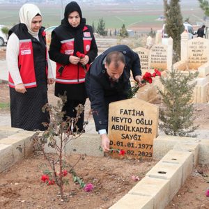 Depremde Hayatını Kaybeden Hemşerilerimizin Kabrini Ziyaret Ettik.  - fotoğraf 11