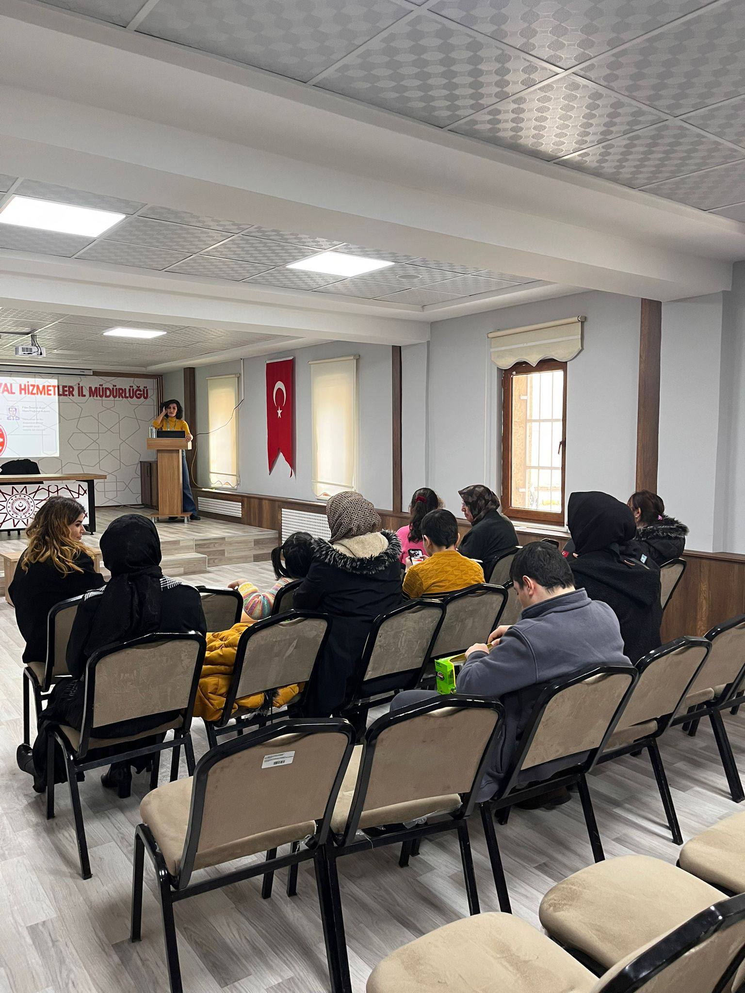 II. Ulusal Otizm Eylem Planı kapsamında otizm spektrum bozukluğu tanısı bulunan(OSB) yararlanan çocukların ailelere yönelik bilgilendirme ve farkındalık eğitimi verildi.