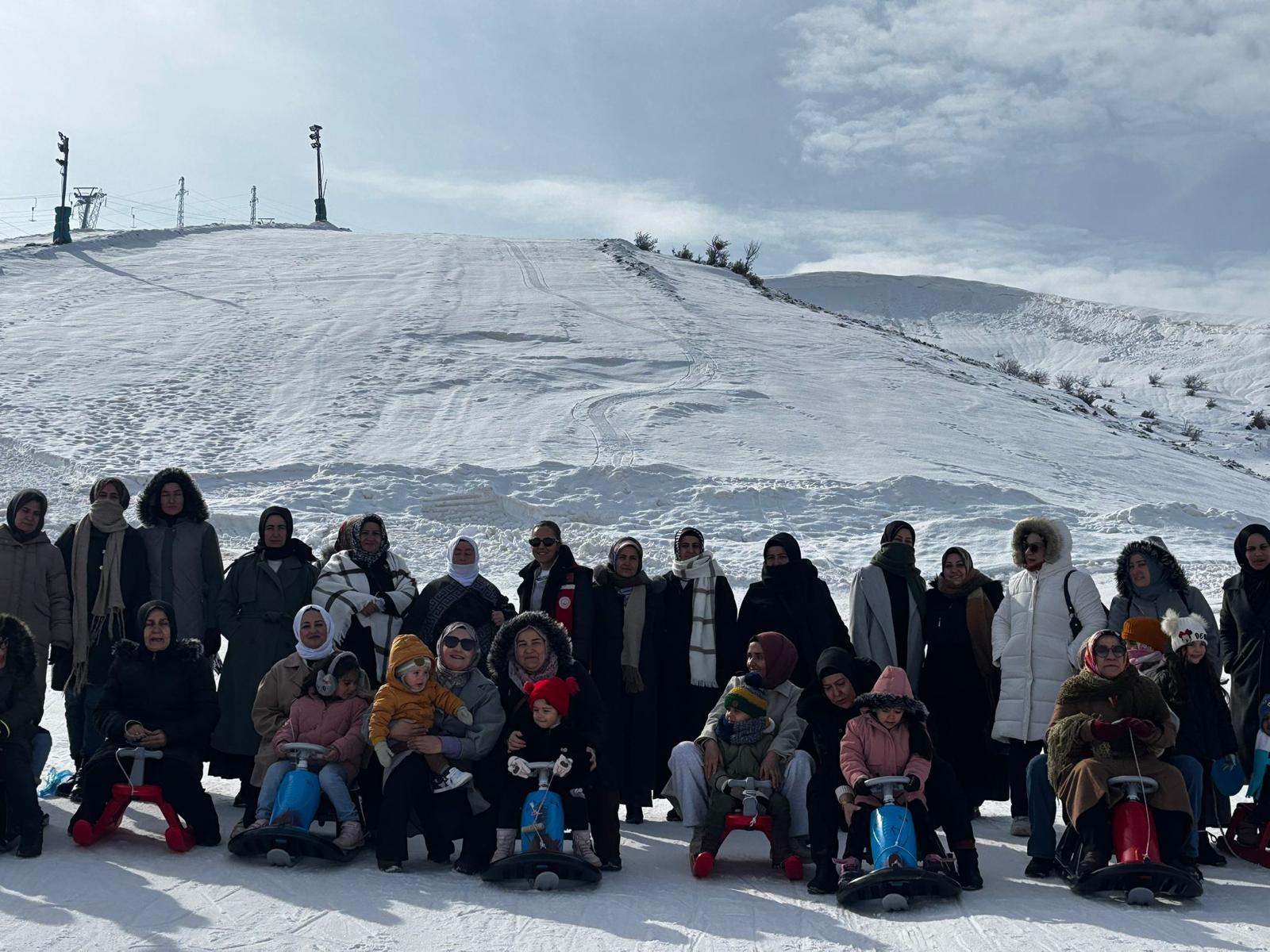 Aile ve Nüfus 10 Yılı kapsamında Tatvan ADEM kursiyerlerine yönelik kayak etkinliği düzenlendi