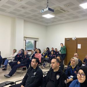 112 Acil Çağrı Merkezi Personeline Kriz İletişimi ve Psikolojik Dayanıklılık Eğitimi Verildi - fotoğraf 3