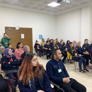 112 Acil Çağrı Merkezi Personeline Kriz İletişimi ve Psikolojik Dayanıklılık Eğitimi Verildi - fotoğraf 4