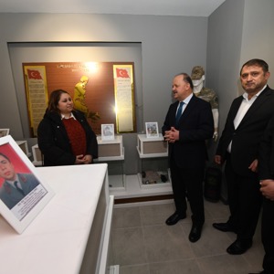Valimiz Sayın Meftun Dallı Kastamonu Şehitler Müzesi’ni Ziyaret Etti - fotoğraf 1