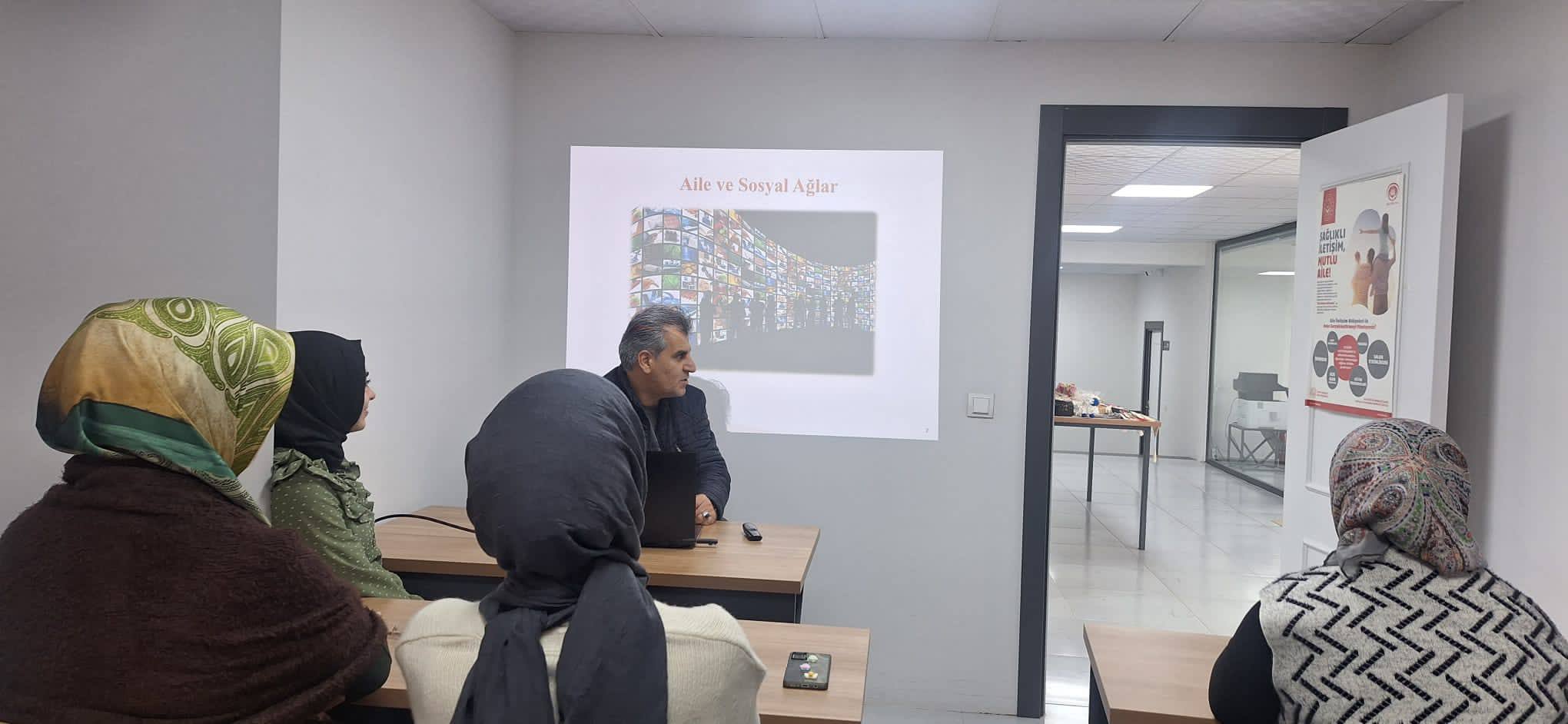 "Aile ve İnternet" konulu eğitim verildi