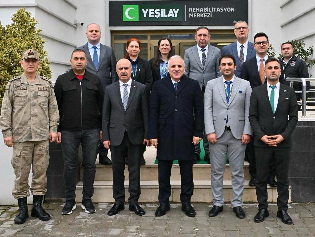 Vali Murat Zorluoğlu Yeşilay Rehabilitasyon Merkezi’ni Ziyaret Etti