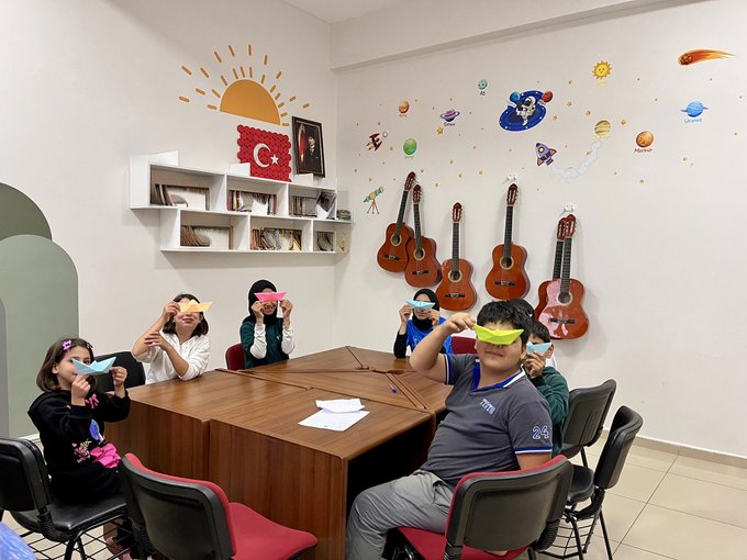 Erzincan Aile ve Sosyal Hizmetler İl Müdürlüğü Olarak Çocuk Hakları Komitesine Üye Yavrularımızın, Yaratıcılıklarını Ortaya Koyduğu Keyifli bir Origami Etkinliği Gerçekleştirdik.