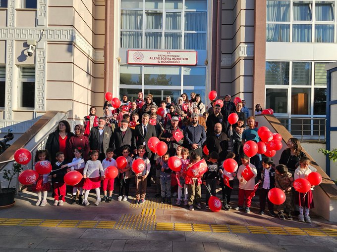 Cumhuriyetimizin 102. Yılı Etkinlikleri Kapsamında Düzenlenen “Dedemden Cumhuriyet Hatıraları” Adlı Söyleşi Programı, Duygusal ve Anlamlı Anlara Sahne Oldu.