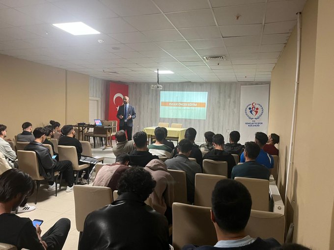 İl Müdürlüğümüz tarafından Erzincan Piri Sami Erkek KYK Yurdu Öğrencilerine Yönelik Olarak Evlilik Öncesi Eğitim Konulu Etkinlik Gerçekleştirildi.