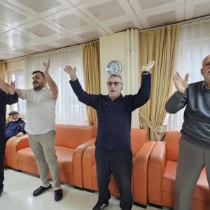 Huzurevinde “Kahkaha Yogası” Programının 8. Seansı Gerçekleştirildi - fotoğraf 1