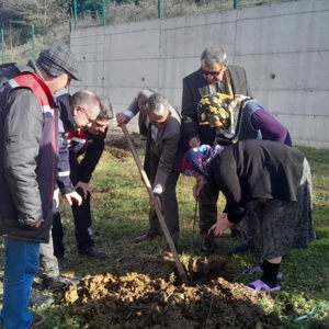 Kuşaklar Arası Dayanışmayla Fidanlar Toprakla Buluştu - fotoğraf 4