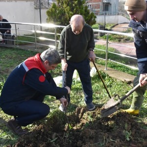 Kuşaklar Arası Dayanışmayla Fidanlar Toprakla Buluştu - fotoğraf 8