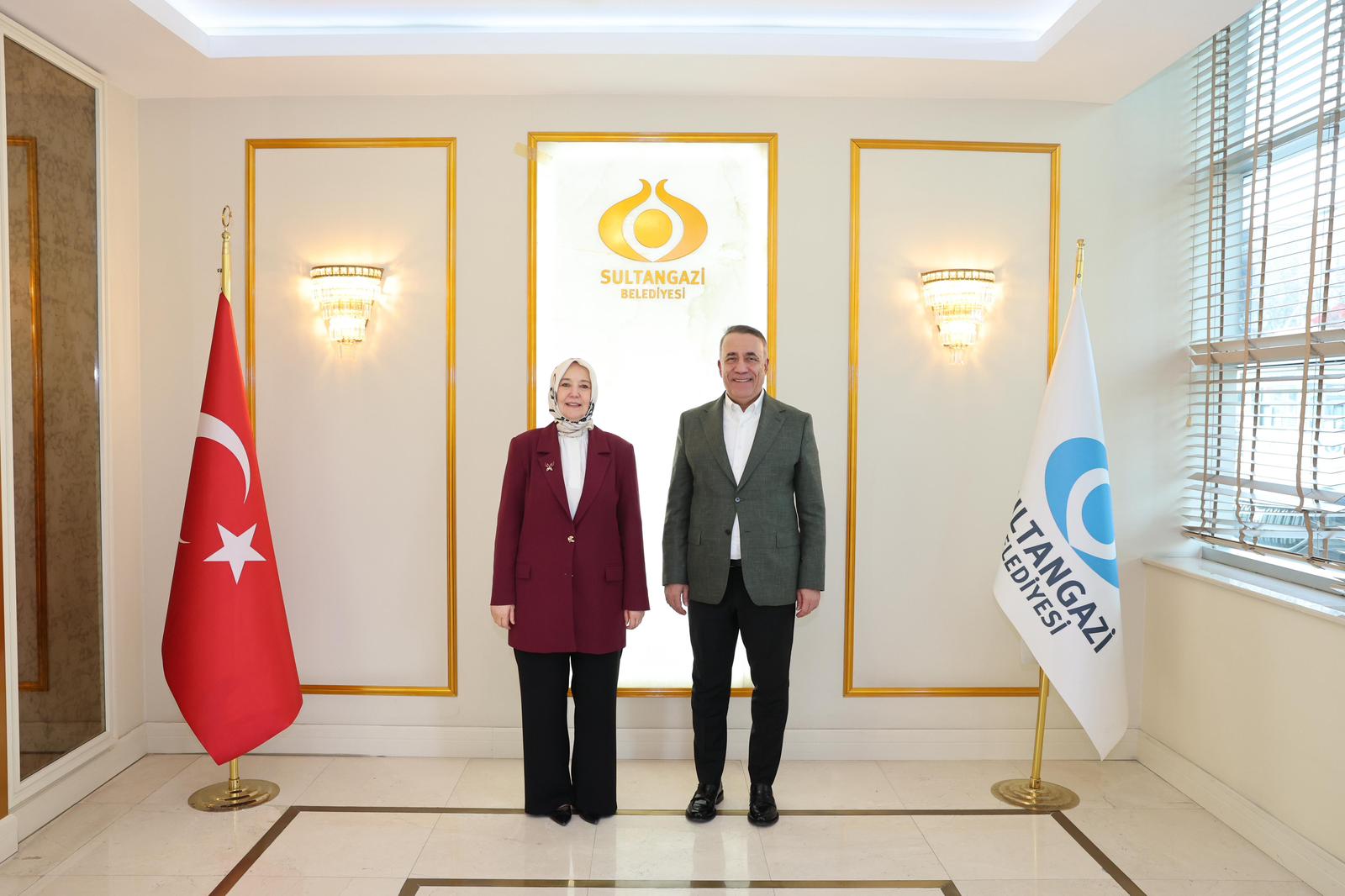 Bakan Yardımcımız Sayın Leman YENİGÜN, Sultangazi Belediye Başkanı Sayın Abdurrahman DURSUN’a Sayın Bakanımız Mahinur ÖZDEMİR GÖKTAŞ’ın Teşekkür Belgesini Takdim Etti