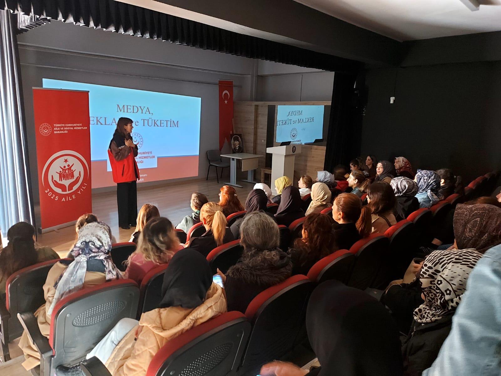 İl Müdürlüğümüze Bağlı Sosyal Hizmet Merkezlerimizce Aile Eğitim Programı Kapsamında Eğitimler Devam Etmektedir