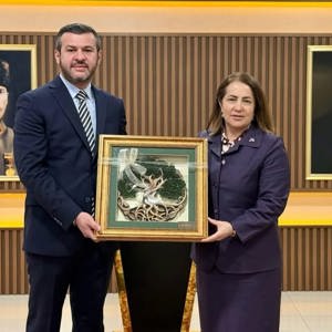 Sayın Sevim Sayım Madak Karabük Belediye Başkanımız Sayın Özkan Çetinkayayı Makamında Ziyaret Etti - fotoğraf 2