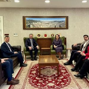 Sayın Sevim Sayım Madak Karabük Belediye Başkanımız Sayın Özkan Çetinkayayı Makamında Ziyaret Etti - fotoğraf 3