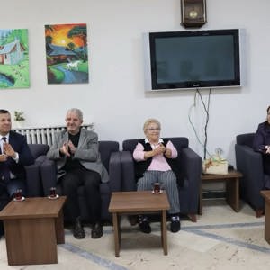 Aile Ve Sosyal Hizmetler Bakan Yardımcımız Sayın Dr. Sevim Sayım Madak Yücel Huzurevimizi Ziyaret Etti - fotoğraf 2