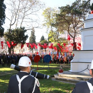 30 Kasım Sinop Deniz Şehitlerini Anma Programı Deniz Şehitliğine Çelenklerin Sunulmasıyla Başladı - fotoğraf 11