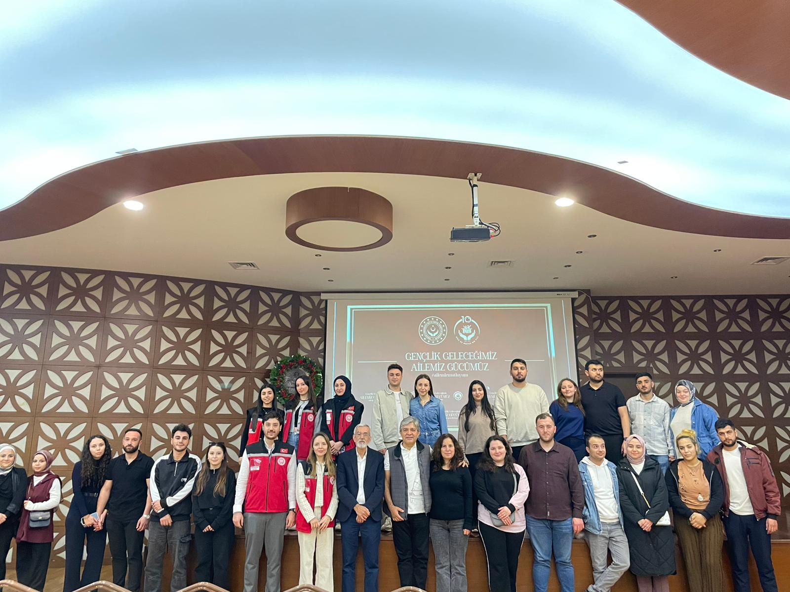 Aile ve Nüfus 10 Yılı Kapsamında “Gençlik Geleceğimiz, Ailemiz Gücümüz” Mottosuyla Genç Çiftlerimize Yönelik Aile Buluşmaları Gerçekleştiriliyor