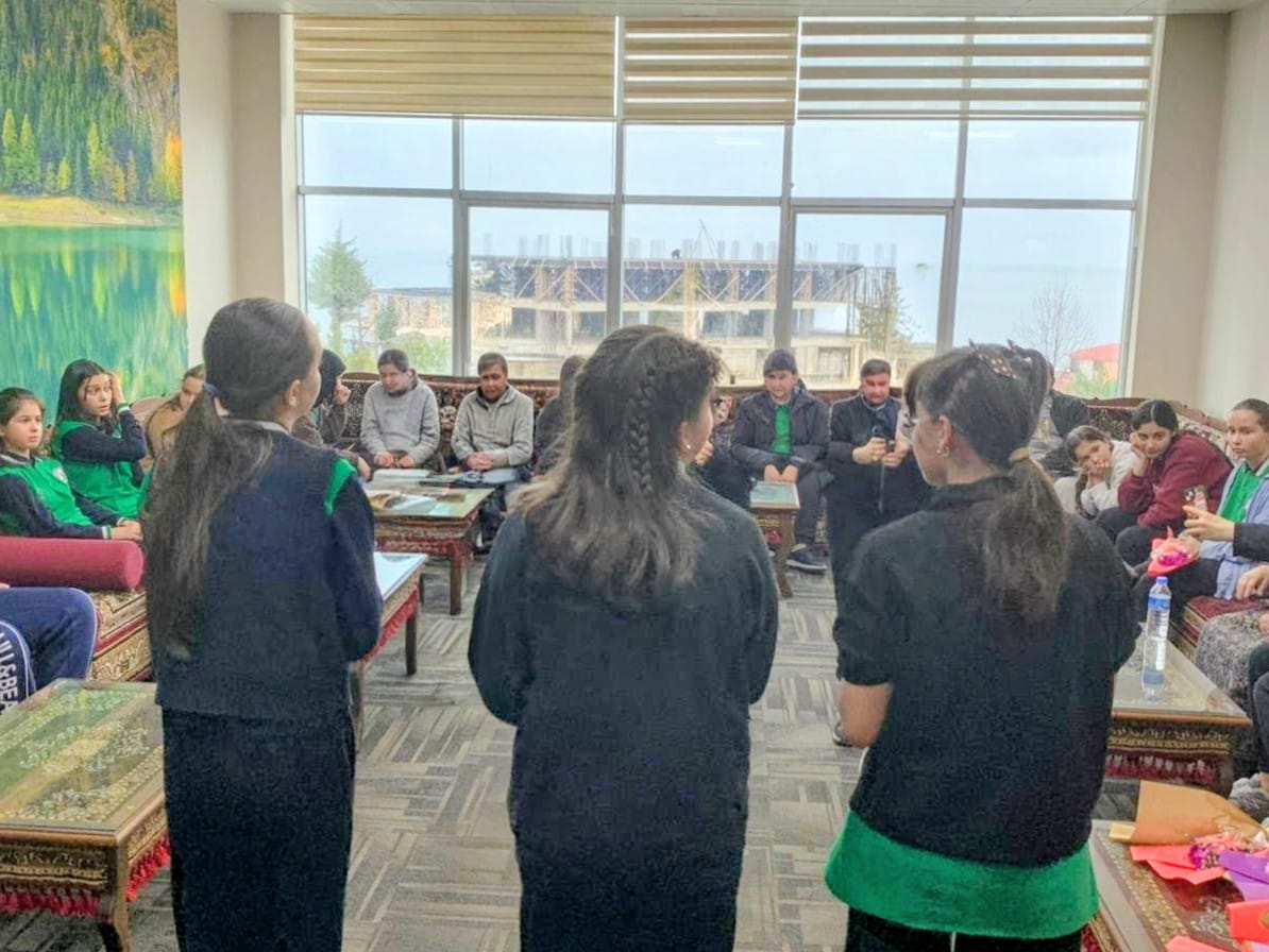 Öğrencilerden Huzurevi Sakinlerine Anlamlı Ziyaret