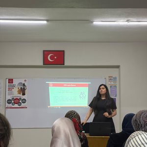 Melikgazi ADEM Kursiyerlerine Aile İçi Şiddet ve Kadına Yönelik Şiddetle Mücadele Eğitimi Verildi - fotoğraf 1