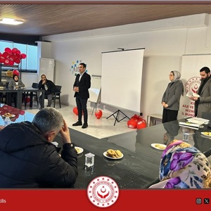 İl Müdürlüğümüze bağlı hizmet vermekte olan Koruyucu Aile Birimi tarafından 11 koruyucu ailemize Koruyucu Aile Temel 1. Kademe Eğitimi verilmiş, eğitim sonunda İl Müdürümüz Sayın Müslüm Ferdi BOZKURT ailelerimize katılım sertifikalarını takdim etmiştir. - fotoğraf 3