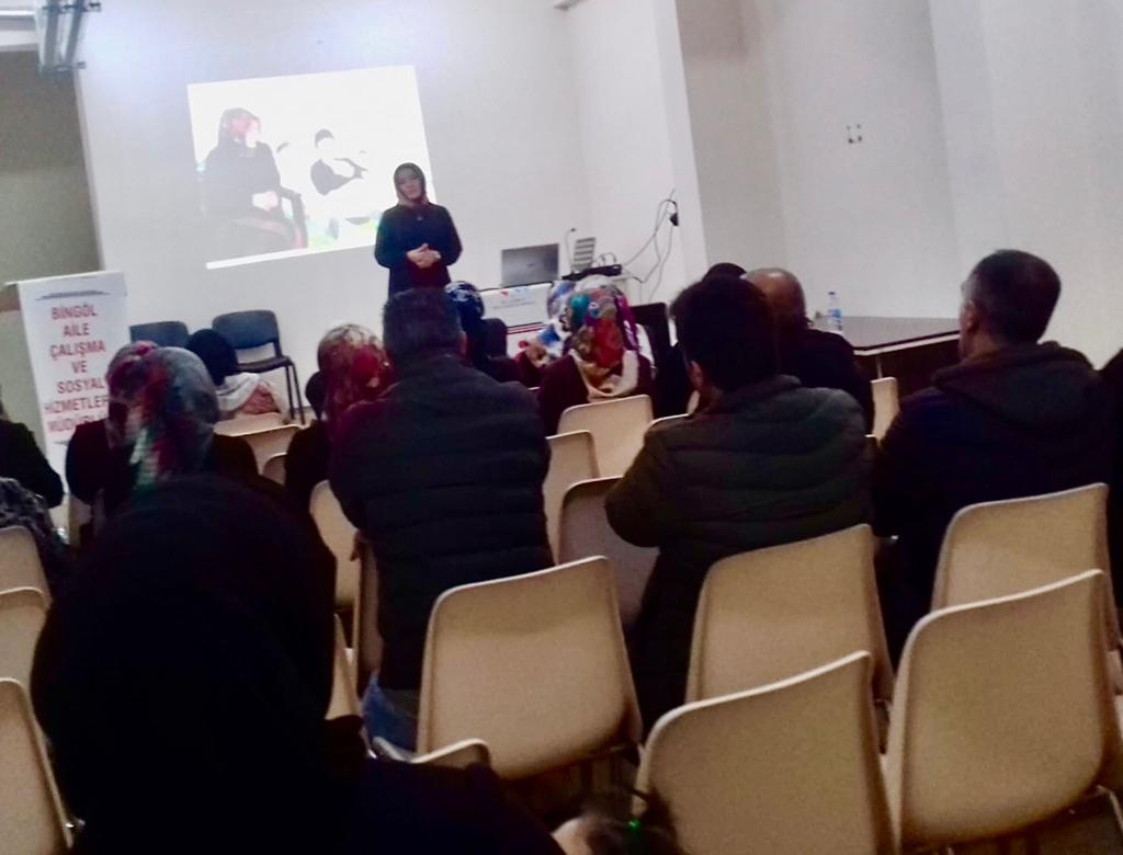 3 Aralık Dünya Engeliler Günü Münasebetiyle Bingöl Özel Eğitim Uygulama Okulu Öğretmen Ve Velilerine Seminer Verildi