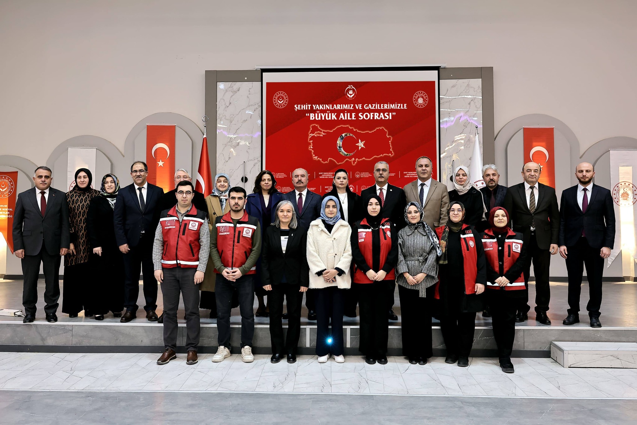  Büyük Aile Sofrasında Şehit Aileleri ve Gazilerimizle İftar 