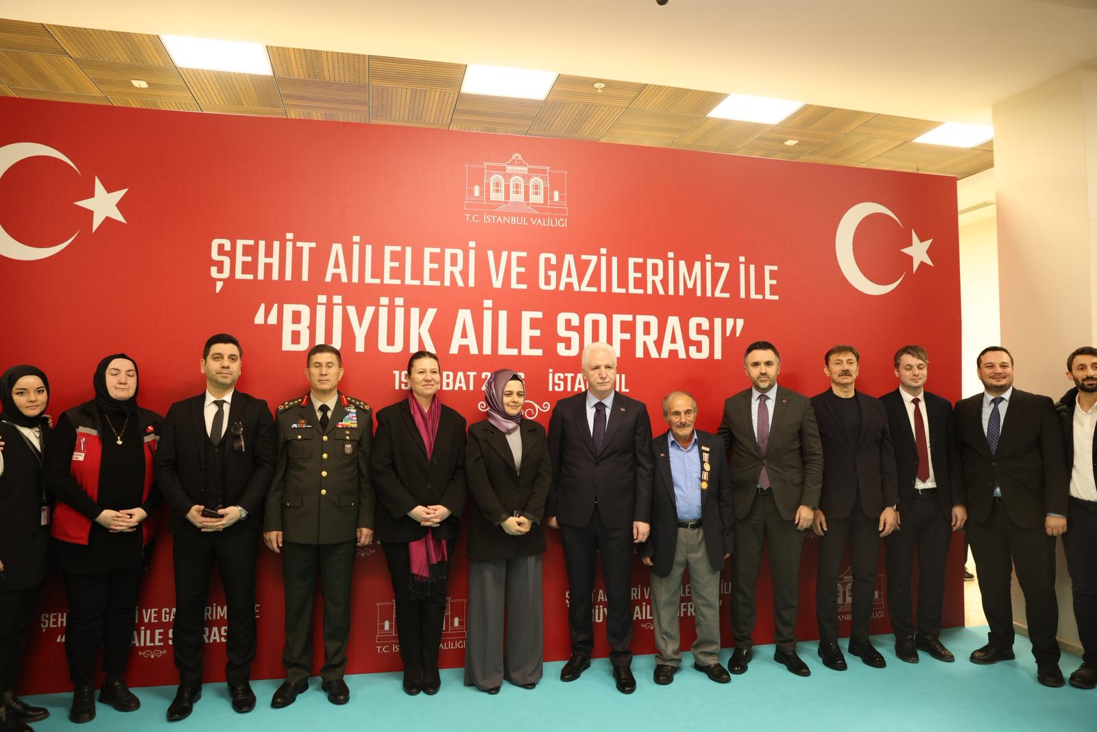 İstanbul Valimiz Sn. Davut GÜL’ün Ev Sahipliğinde Kurulan “Büyük Aile Sofrası”nda Kıymetli Şehit Yakınları ve Kahraman Gazilerimizle Bir Araya Geldik