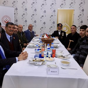 "Şehit Yakınlarımız ve Gazilerimizle Büyük Aile Sofrası" Gönülleri Birleştirdi - fotoğraf 6