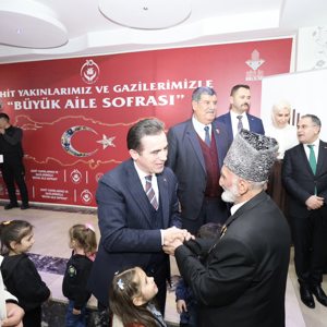 "Şehit Yakınlarımız ve Gazilerimizle Büyük Aile Sofrası" Gönülleri Birleştirdi - fotoğraf 2