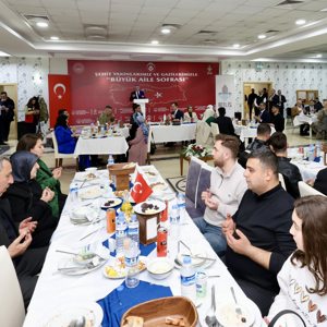 "Şehit Yakınlarımız ve Gazilerimizle Büyük Aile Sofrası" Gönülleri Birleştirdi - fotoğraf 3