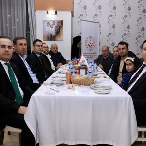 "Şehit Yakınlarımız ve Gazilerimizle Büyük Aile Sofrası" Gönülleri Birleştirdi - fotoğraf 8