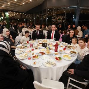 Şehit Yakınları ve Gaziler “Büyük Aile Sofrası”nda Bir Araya Geldi - fotoğraf 8
