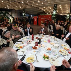 Şehit Yakınları ve Gaziler “Büyük Aile Sofrası”nda Bir Araya Geldi - fotoğraf 6
