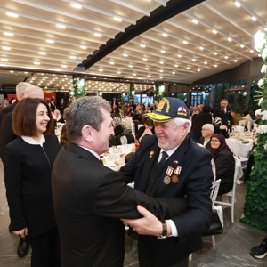 Şehit Yakınları ve Gaziler “Büyük Aile Sofrası”nda Bir Araya Geldi - fotoğraf 3