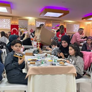 Ramazan’ın İlk İftarında Çocuklar ve Aileleri Aynı Sofrada Buluştu - fotoğraf 2
