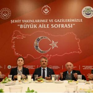 “Büyük Aile Sofrası” İftar Programı Gerçekleştirildi. - fotoğraf 1