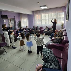 7 Yaş 7 Kuşak Projesi Kapsamında Huzurevine Anlamlı Ziyaret - fotoğraf 2