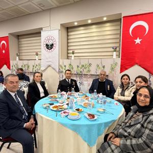 81 İlde Eş Zamanlı Büyük Aile Sofrası: Şehit Aileleri ve Gazilerle Anlamlı Buluşma - fotoğraf 4