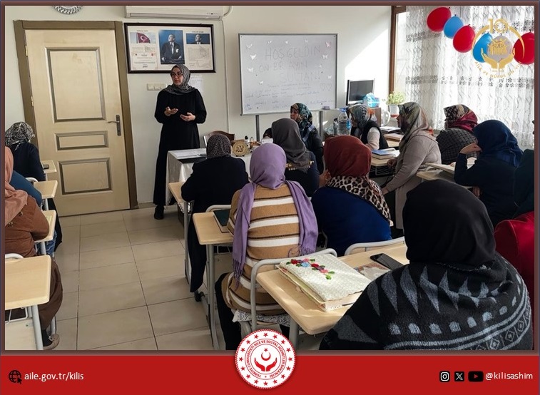 Yoyav Kur’an Kursu kursiyerlerine yönelik “Değerlerin Edinilmesinde Ailenin Rolü” konulu eğitim programı gerçekleştirilmiştir. Programda, değerlerin ilk kazanıldığı ortamın aile olduğu vurgulanarak ebeveynlerin rehberlik sorumluluğu ele alınmıştır.