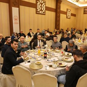 Şehit Yakınları ve Gazilerimizle “Büyük Aile Sofrası” İftar Programı Düzenlendi. - fotoğraf 3