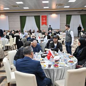 Manisa’da “Şehit Yakınlarımız ve Gazilerimizle Büyük Aile Sofrası” İftar Programı Düzenlendi - fotoğraf 3