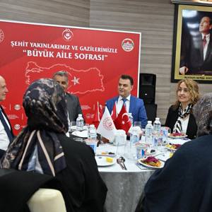 Manisa’da “Şehit Yakınlarımız ve Gazilerimizle Büyük Aile Sofrası” İftar Programı Düzenlendi - fotoğraf 4