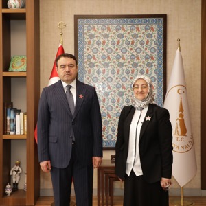 Valimiz Sayın Musa Işın’a Koruyucu Aile Rozeti Takdimi - fotoğraf 1