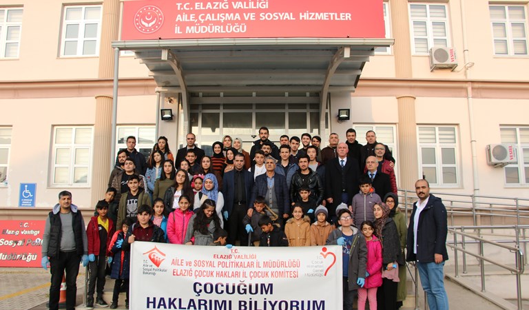 Elazığ'da öğrenciler "Sıfır Atık" projesi kapsamında çevre temizliği yaptı.