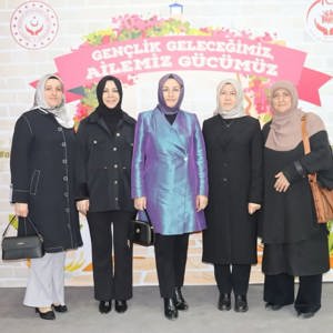 Gençlik Geleceğimiz Ailemiz Gücümüz - fotoğraf 2