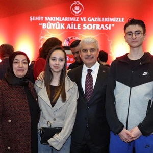 Ramazan'ın İlk İftarında Şehit Yakınlarımız ve Gazilerimizle Büyük Aile Sofrasında Buluştuk - fotoğraf 8