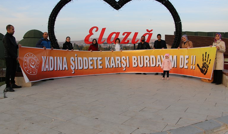 Elazığ'da kadına yönelik şiddete dikkat çekmek için turuncu renkte 'Dilek Feneri' uçuruldu.