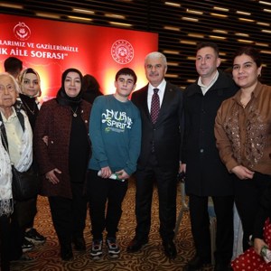 Ramazan'ın İlk İftarında Şehit Yakınlarımız ve Gazilerimizle Büyük Aile Sofrasında Buluştuk - fotoğraf 12