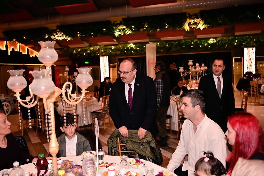 Aziz Şehitlerimizin Kıymetli Emanetleri ve Kahraman Gazilerimizle “Büyük Aile Sofrası” İftar Programı