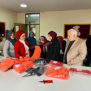 Huzurevi Sakinlerimizden Dikiş Nakış Kursuna Ziyaret - fotoğraf 3